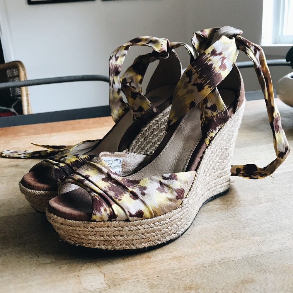 UGG LUCIANNA Espadrille Platform Wedge